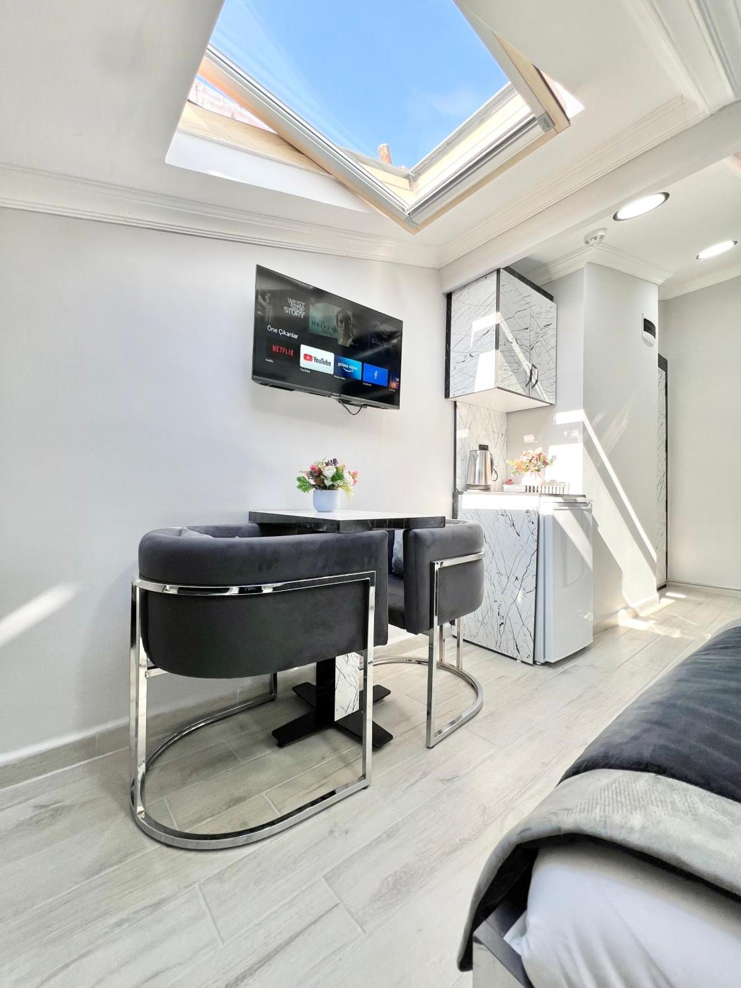 Taksim Larissa Hotel Suites Стамбул Экстерьер фото